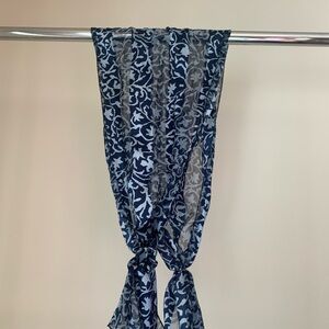 Elegant Blue and Gray Patterned Scarf